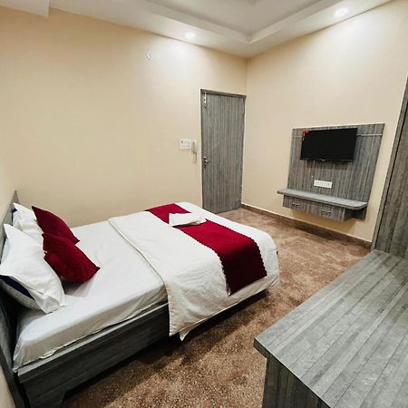 Hotel Utsav Palace Kanpur Dış mekan fotoğraf