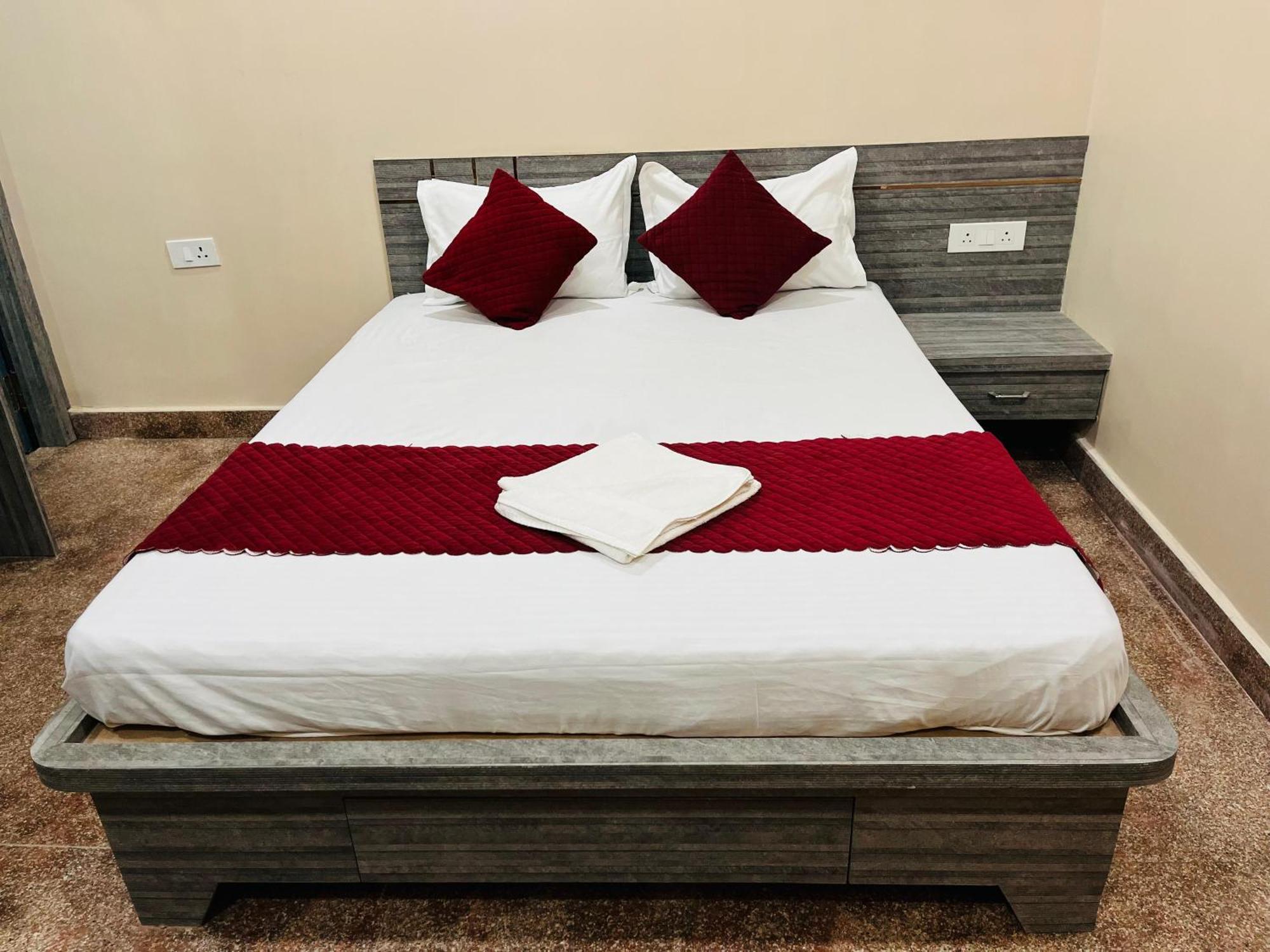 Hotel Utsav Palace Kanpur Dış mekan fotoğraf