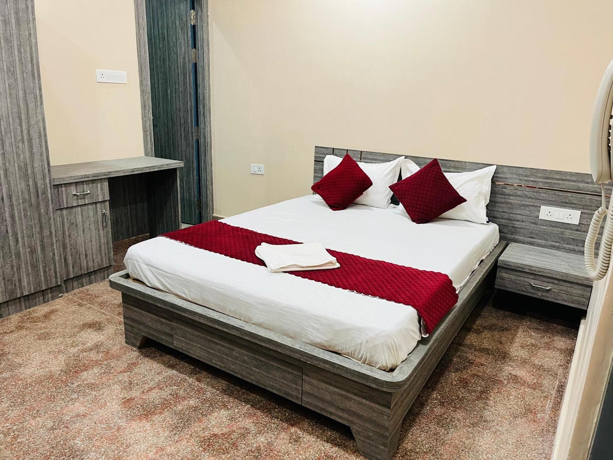 Hotel Utsav Palace Kanpur Dış mekan fotoğraf